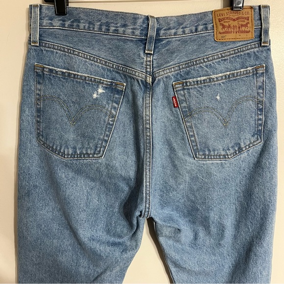 Women’s Levi’s 501 Original Button Fly Distressed Jeans Size 30‎ X 26 Light Wash - Picture 13 of 14